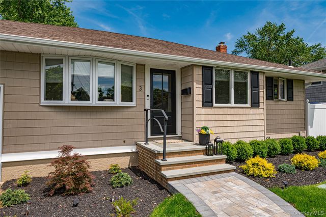 3 Baylor Drive, Smithtown, NY 11787
