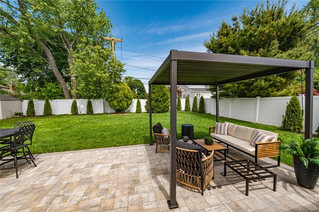 3 Baylor Drive, Smithtown, NY 11787