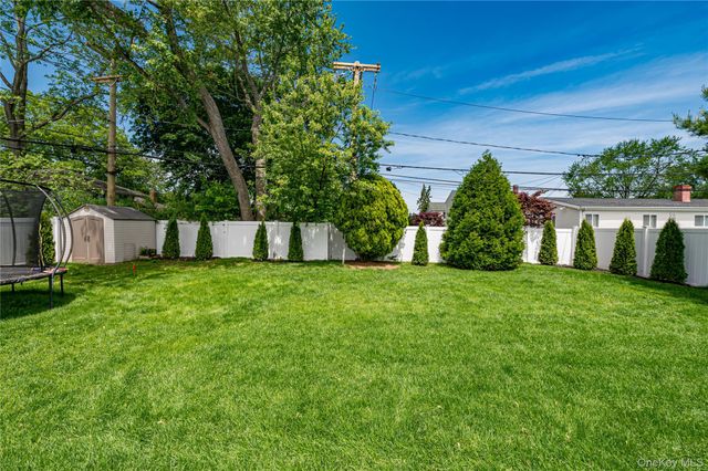 3 Baylor Drive, Smithtown, NY 11787