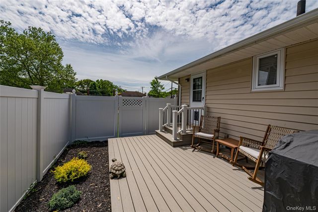 3 Baylor Drive, Smithtown, NY 11787