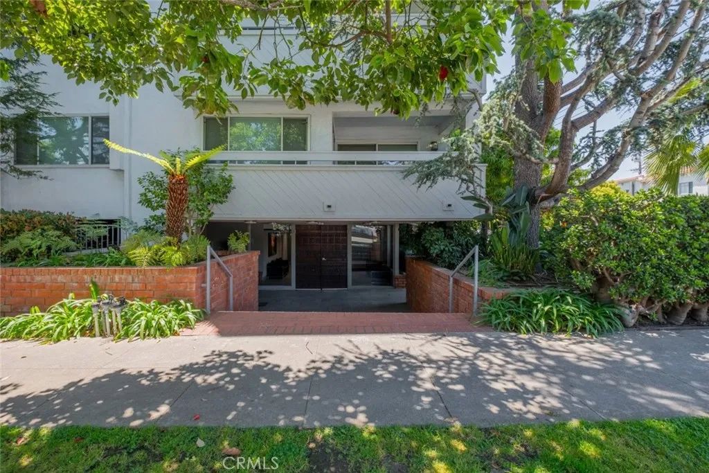 930 California Avenue 105, Santa Monica, CA 90403