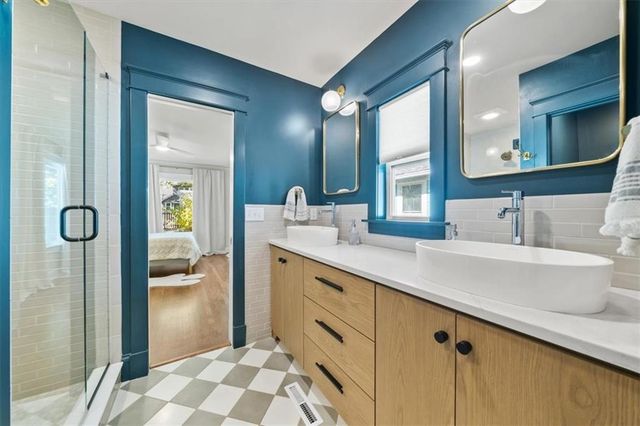 6034 Kenwood Avenue, Kansas City, MO 64110