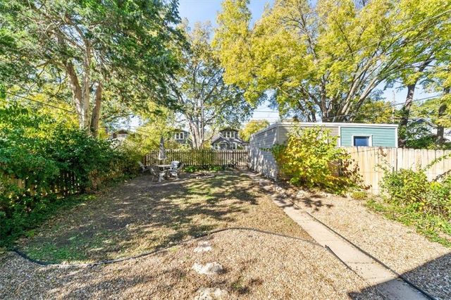 6034 Kenwood Avenue, Kansas City, MO 64110