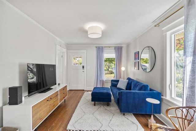 6034 Kenwood Avenue, Kansas City, MO 64110