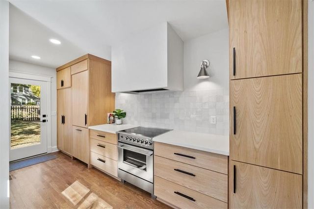 6034 Kenwood Avenue, Kansas City, MO 64110