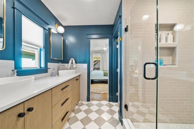 6034 Kenwood Avenue, Kansas City, MO 64110