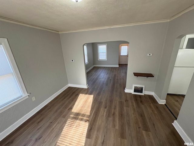 2214 W TRIPP Avenue, Peoria, IL 61604