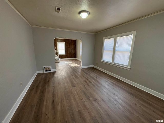 2214 W TRIPP Avenue, Peoria, IL 61604