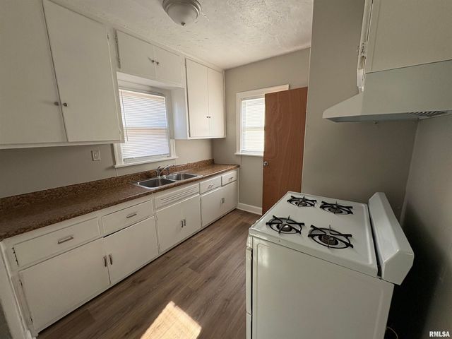 2214 W TRIPP Avenue, Peoria, IL 61604