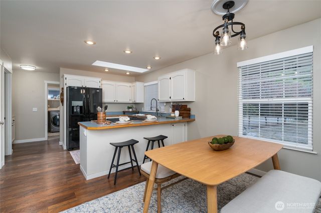 2033 Navy Lane, Oak Harbor, WA 98277