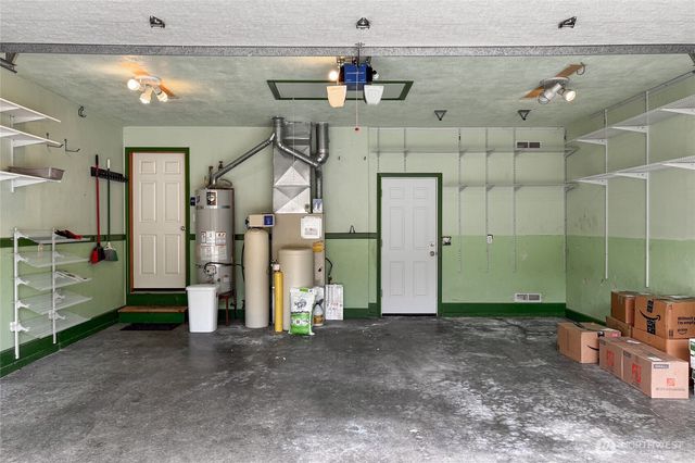 2033 Navy Lane, Oak Harbor, WA 98277