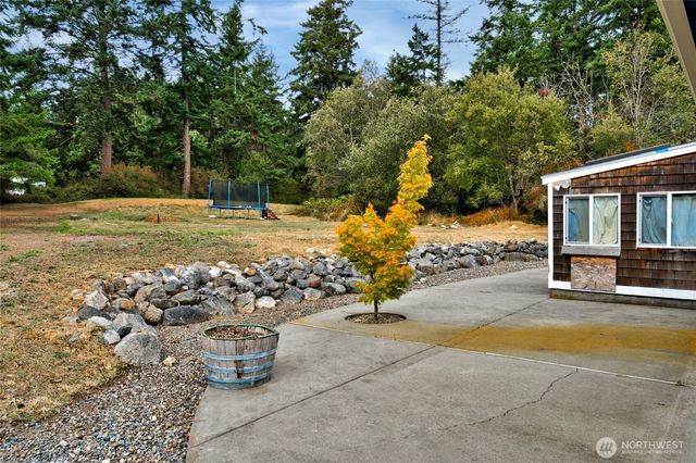 2033 Navy Lane, Oak Harbor, WA 98277