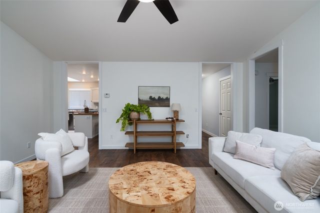 2033 Navy Lane, Oak Harbor, WA 98277