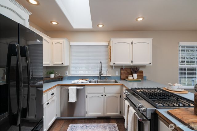 2033 Navy Lane, Oak Harbor, WA 98277