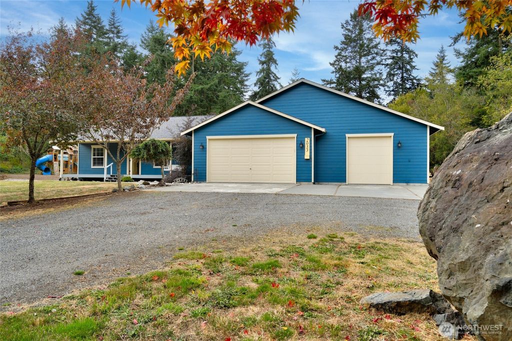 2033 Navy Lane, Oak Harbor, WA 98277