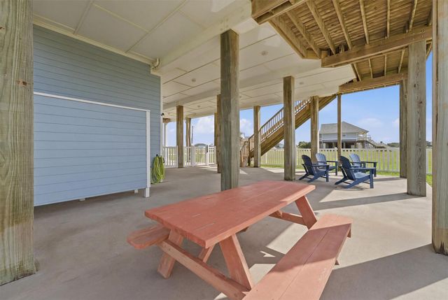 18705 Warrior Road, Galveston, TX 77554