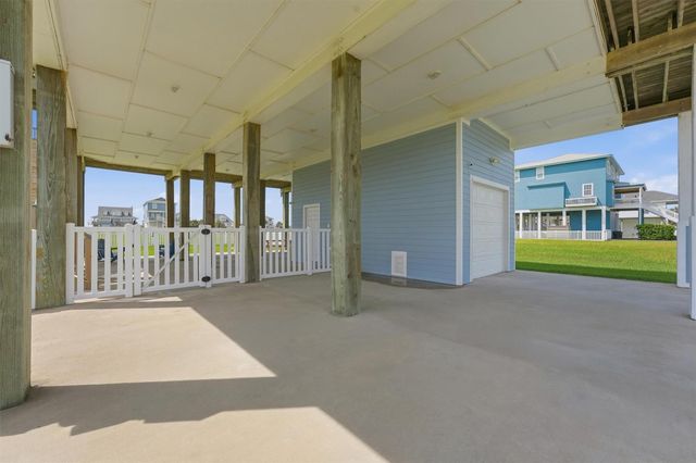 18705 Warrior Road, Galveston, TX 77554