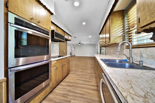 1626 Hamblen Road, Kingwood, TX 77339