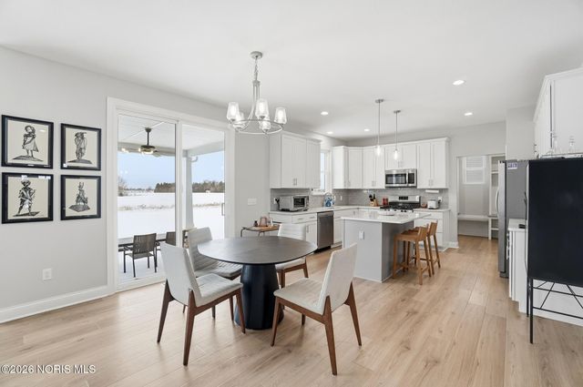 1037 Stoneleigh Road, Perrysburg, OH 43551