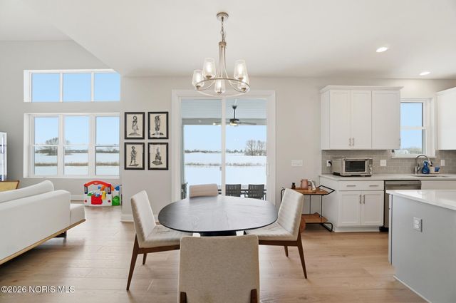 1037 Stoneleigh Road, Perrysburg, OH 43551