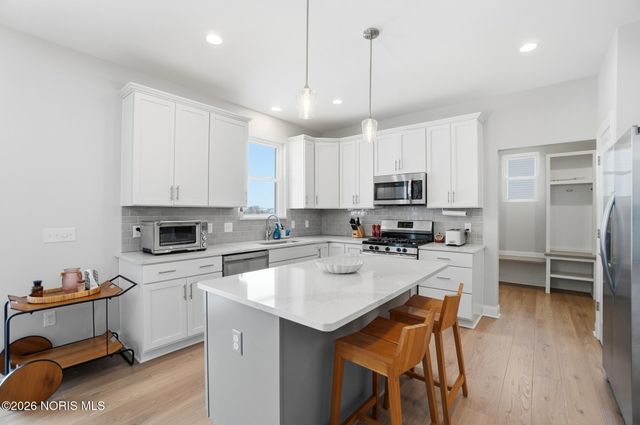 1037 Stoneleigh Road, Perrysburg, OH 43551