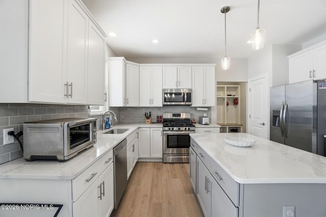 1037 Stoneleigh Road, Perrysburg, OH 43551