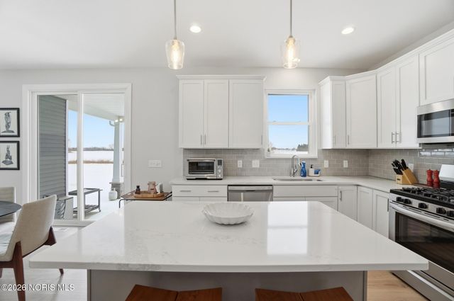 1037 Stoneleigh Road, Perrysburg, OH 43551