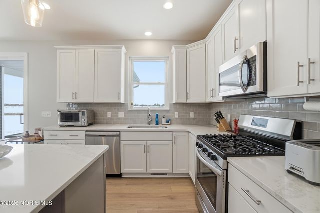 1037 Stoneleigh Road, Perrysburg, OH 43551