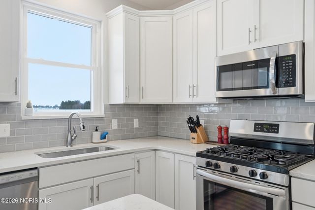 1037 Stoneleigh Road, Perrysburg, OH 43551