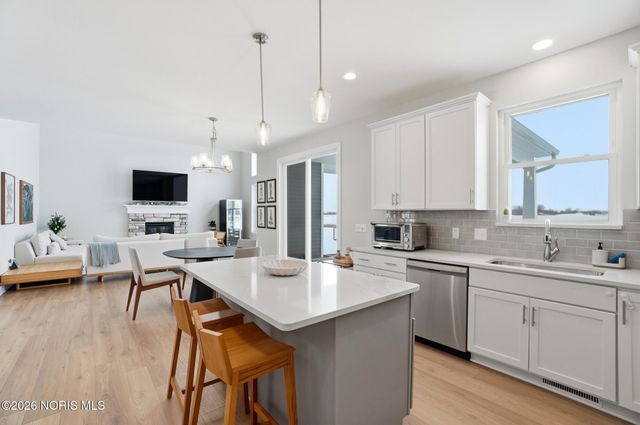 1037 Stoneleigh Road, Perrysburg, OH 43551