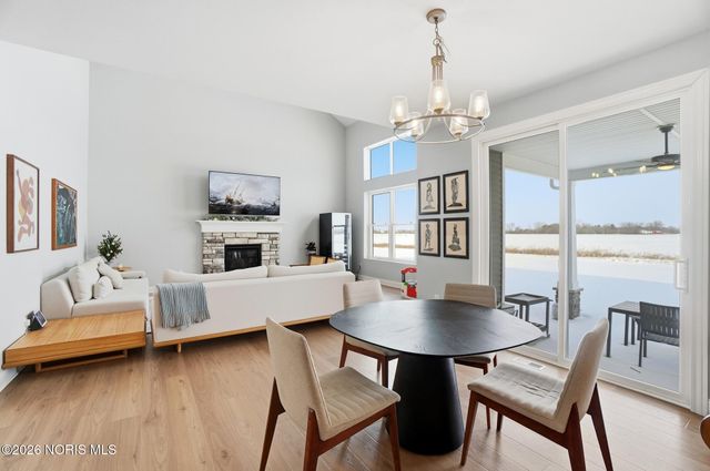 1037 Stoneleigh Road, Perrysburg, OH 43551