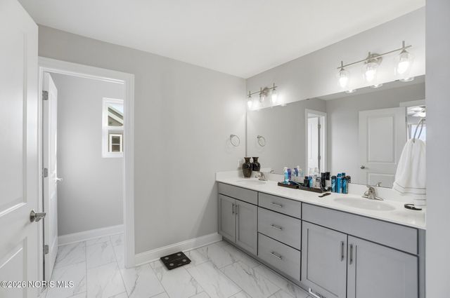 1037 Stoneleigh Road, Perrysburg, OH 43551