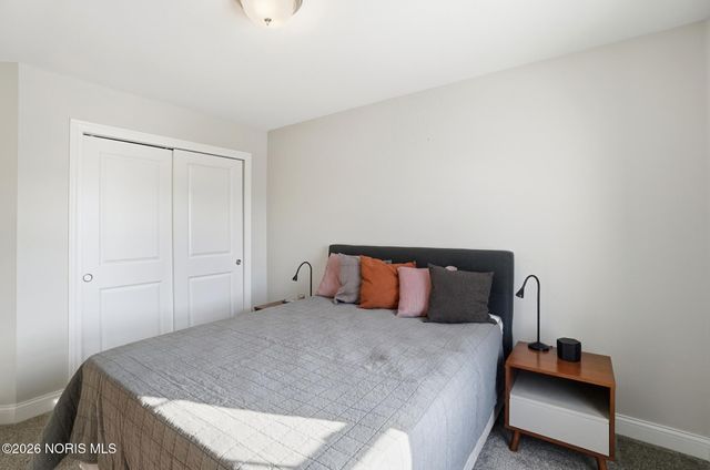 1037 Stoneleigh Road, Perrysburg, OH 43551