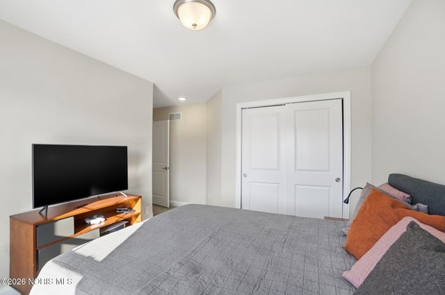 1037 Stoneleigh Road, Perrysburg, OH 43551