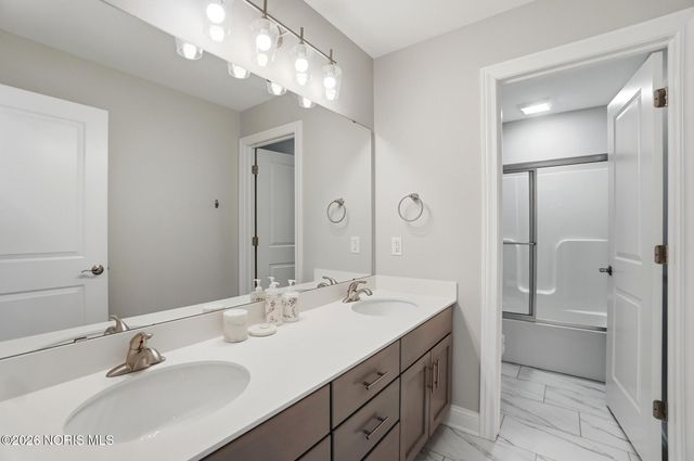 1037 Stoneleigh Road, Perrysburg, OH 43551