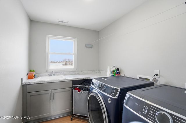 1037 Stoneleigh Road, Perrysburg, OH 43551