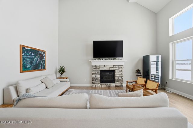 1037 Stoneleigh Road, Perrysburg, OH 43551