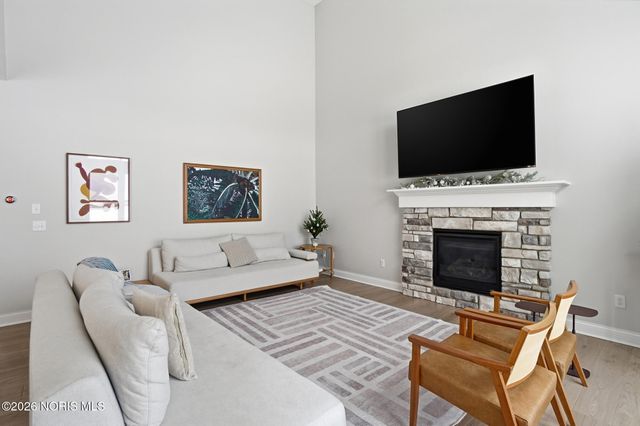 1037 Stoneleigh Road, Perrysburg, OH 43551