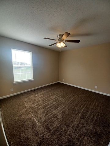 920 Van Buren Ave, Oak Grove, KY 42262