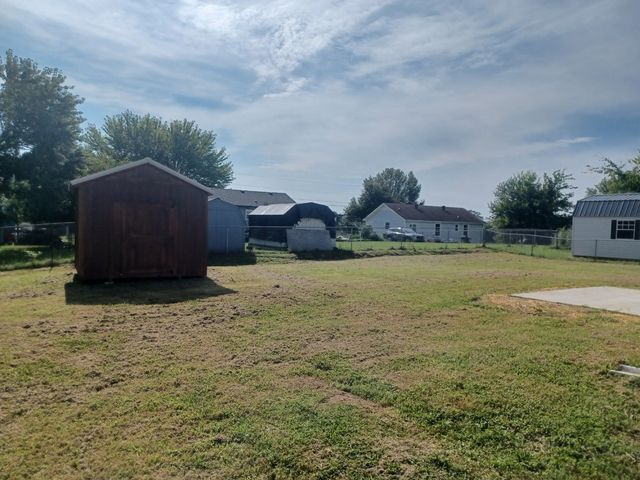 920 Van Buren Ave, Oak Grove, KY 42262