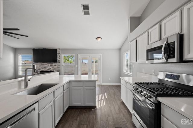 11919 Hannah Denise Avenue, Bakersfield, CA 93312