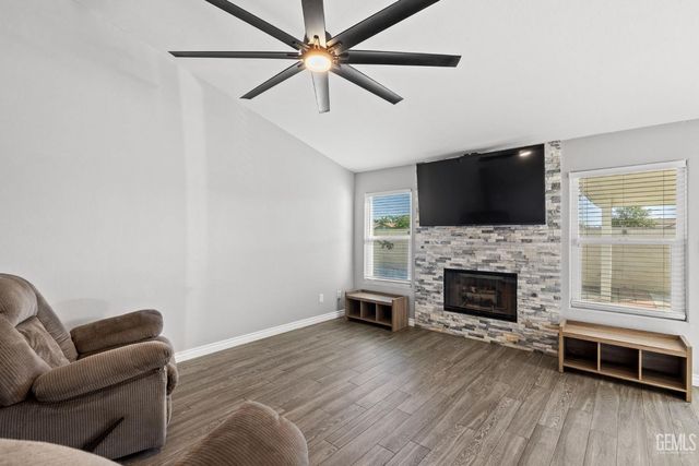 11919 Hannah Denise Avenue, Bakersfield, CA 93312