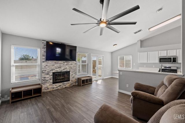 11919 Hannah Denise Avenue, Bakersfield, CA 93312