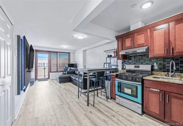 30-63 31st Street 605, Astoria, NY 11102