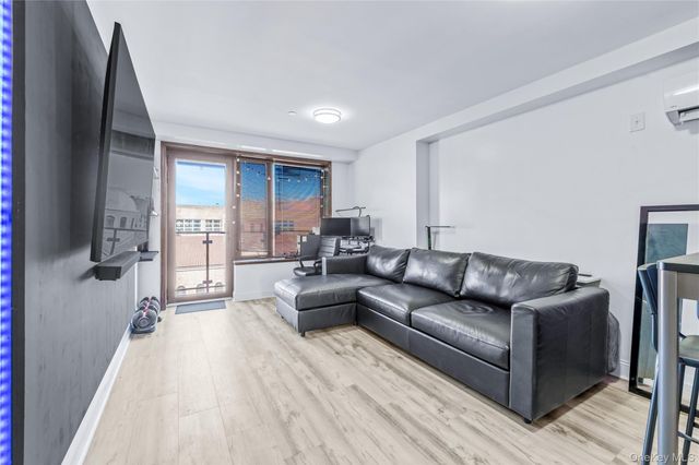 30-63 31st Street 605, Astoria, NY 11102