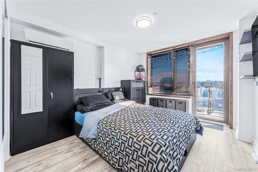 30-63 31st Street 605, Astoria, NY 11102