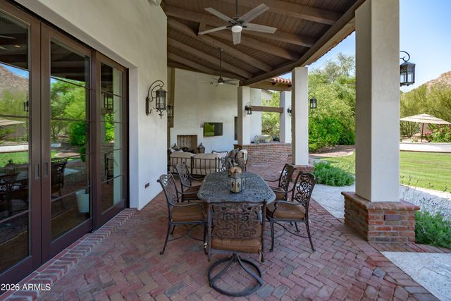 5434 E CAMELHILL Road, Phoenix, AZ 85018