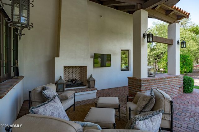 5434 E CAMELHILL Road, Phoenix, AZ 85018