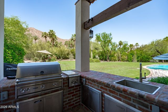5434 E CAMELHILL Road, Phoenix, AZ 85018