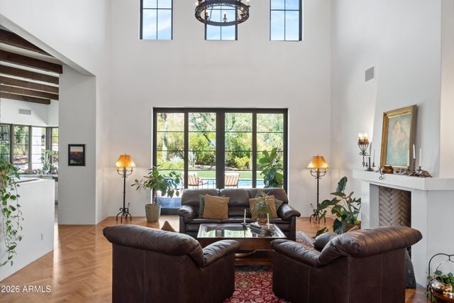 5434 E CAMELHILL Road, Phoenix, AZ 85018